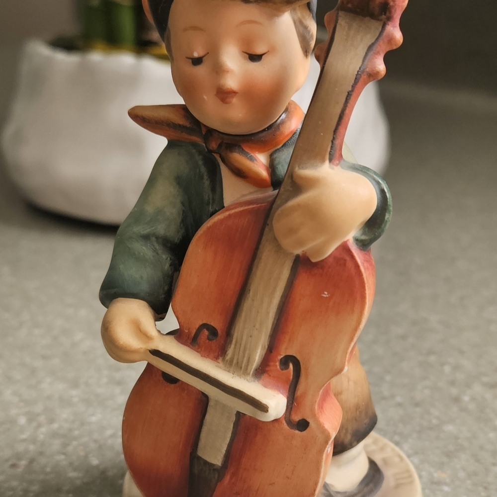 Hummel Figurine with Cello "sweet music" - Multicolor
